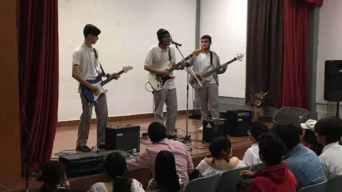 secundaria y preparatoria en la colonia topahue